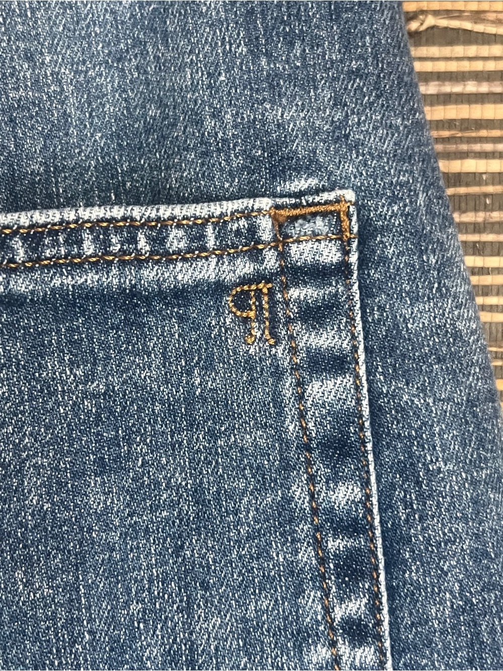 🔥RARE🔥Pilcro Myra Tapered Barrel Jeans Ankle Med Blue Wash 32T Viral - Picture 10 of 17